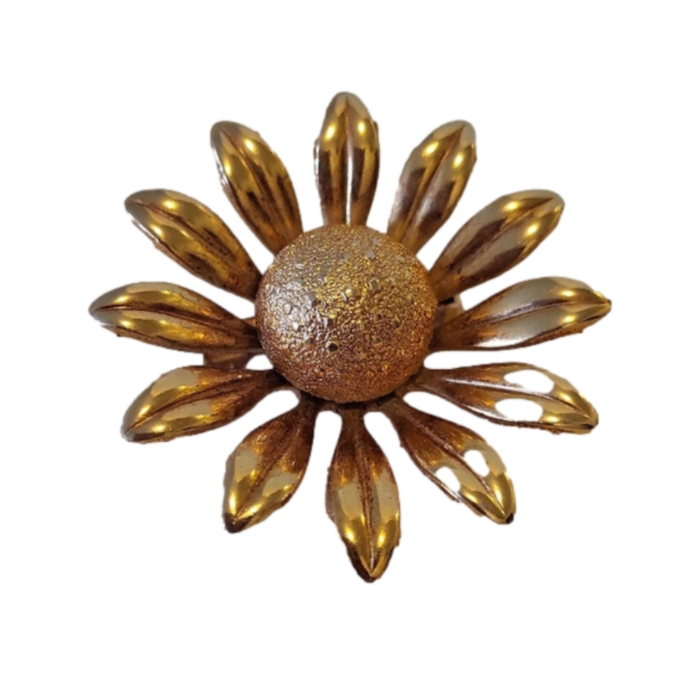 Vintage gold tone flower Brooch